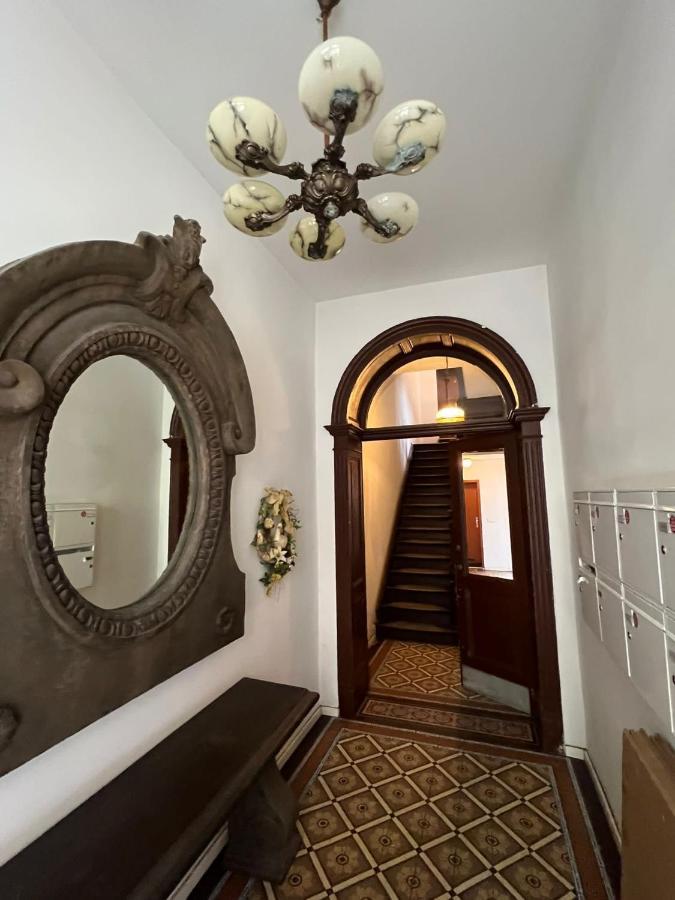 Retro Appartement Im Herzen Von Koeln Deutz Exterior foto